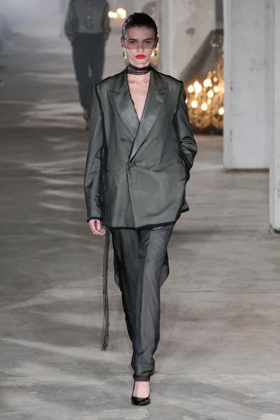 Look 11